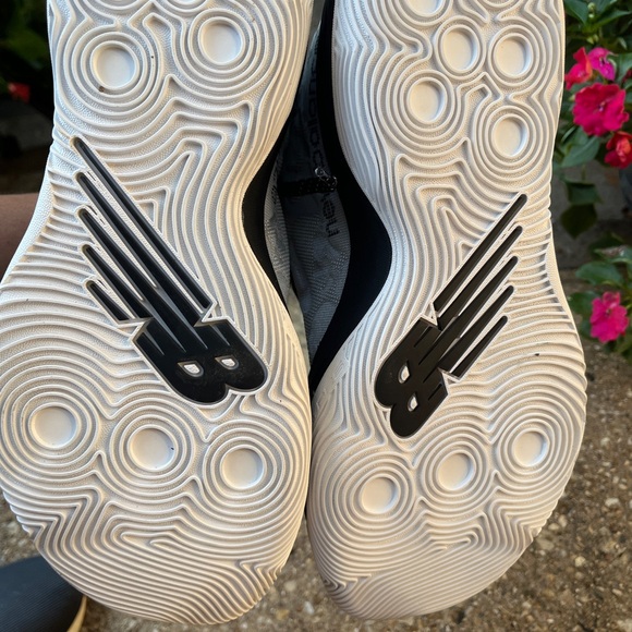 New Balance basketball/casual/school/ whatever you want to do in them shoe! - Picture 3 of 6